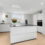 度假居 Awesome In With Kitchen