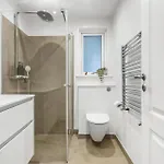 Awesome In With Kitchen 度假居